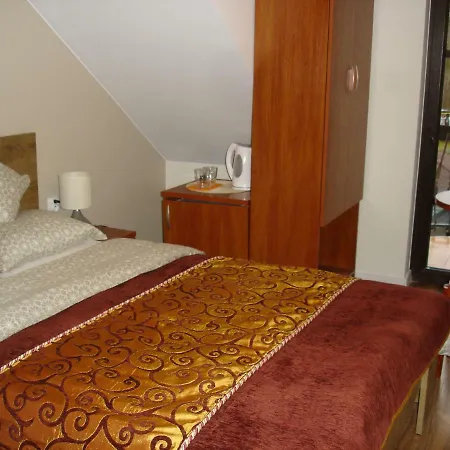 Goscinny Dworek בית אירוח פוביירובו